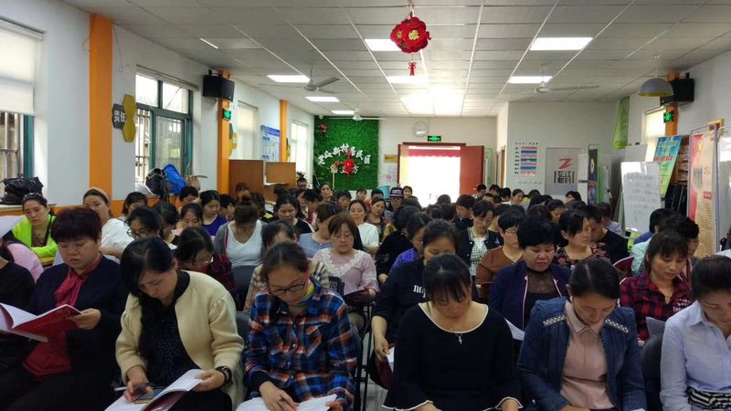 婴儿洗澡盆防滑设计，如何挑选更安全**