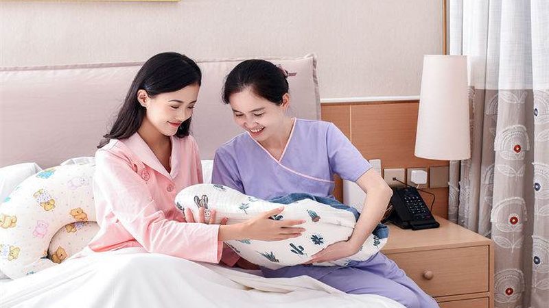 如何挑选婴儿洗澡盆？安全与实惠两不误